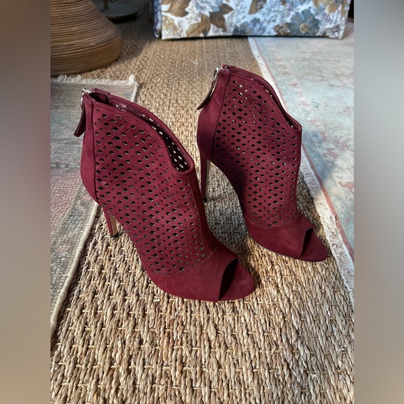 Zara Burgundy Red Perforated Suede Peep-Toe Booties Size 37 - Picture 2 of 11
